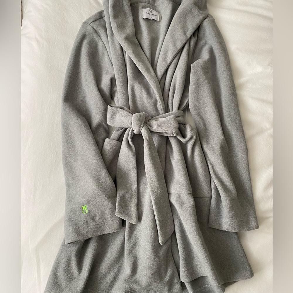 Dudley Stephens gray fleece women’s robe and matching lounge wear pants